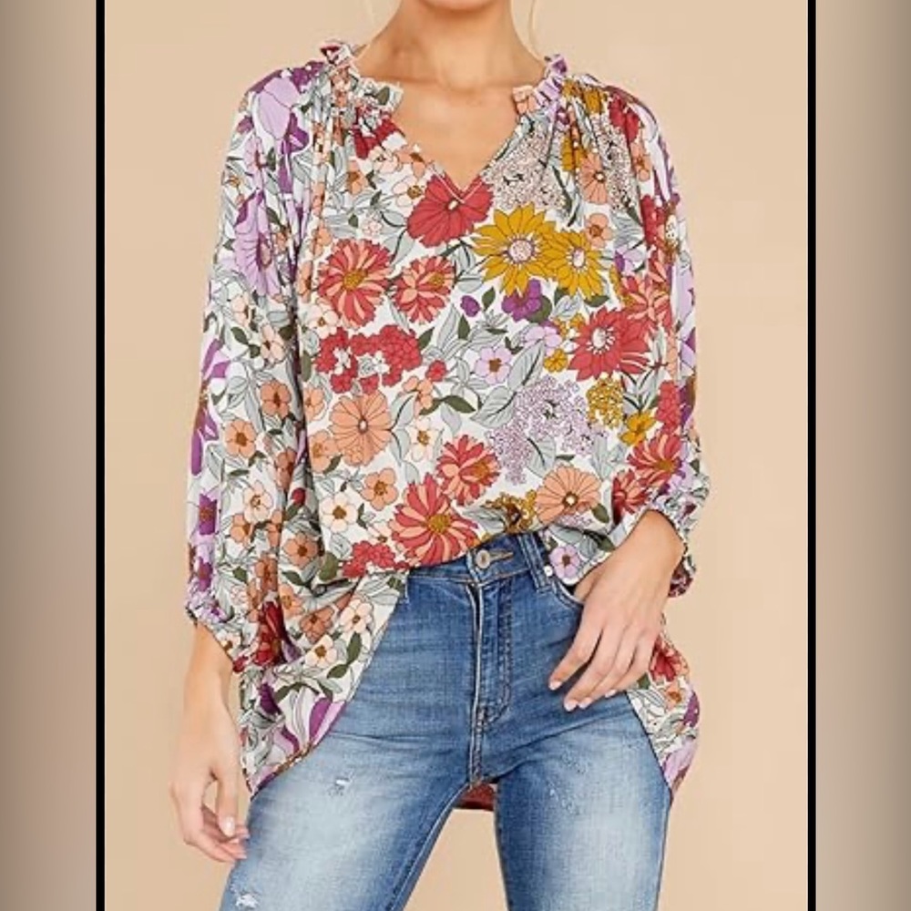 Artistic works by Lu. Floral top 3/4 sleeve. Size Large. Perfect condition